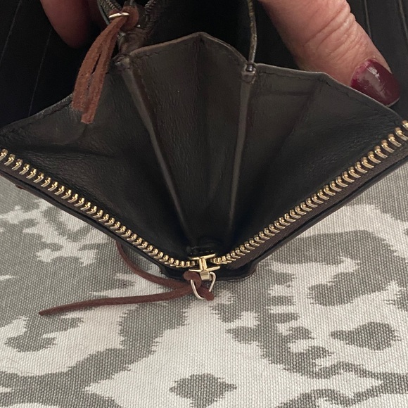 Gucci GG Beige Canvas Zip-Around Long Wallet w/Gold Tone Hardware - Picture 6 of 12